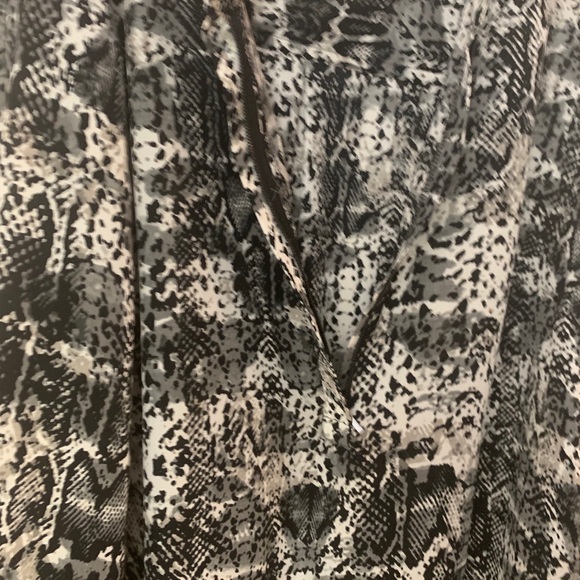 Black & White Snake Print Front Zipper Blouse - Picture 12 of 16